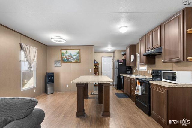 211 W LAFAYETTE STREET, Iowa Park, TX 76367