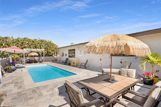 4841 SW 201st Ter, Southwest Ranches, FL 33332