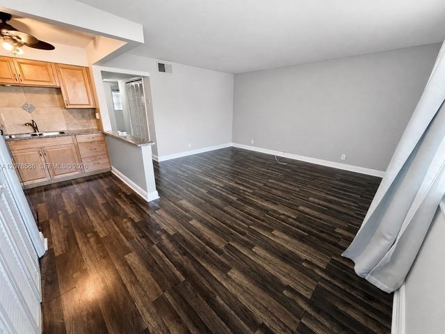 4050 NE 12th Terrace 11-1, Oakland Park, FL 33334