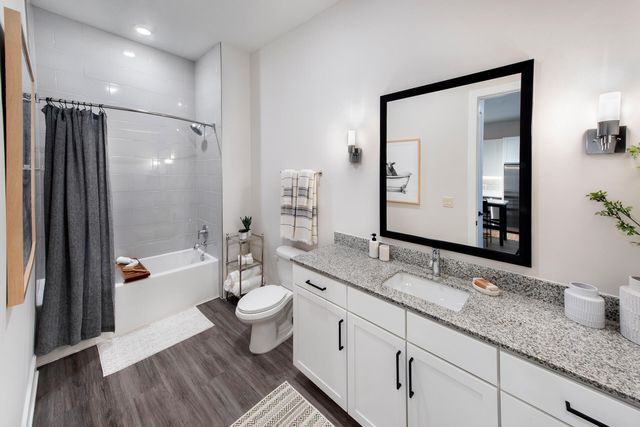 2000 Stirling Road 10-102, Hollywood, FL 33020