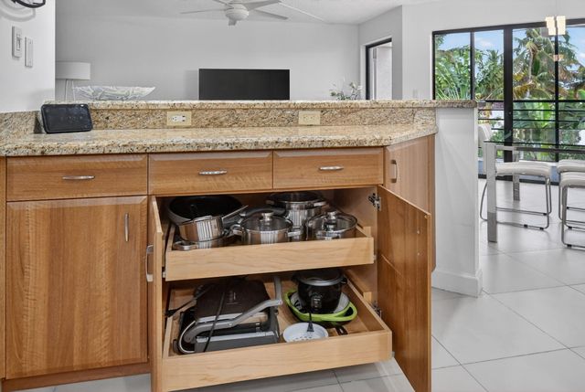 5851 Camino Del Sol 402, Boca Raton, FL 33433