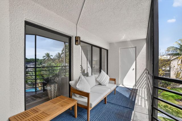 5851 Camino Del Sol 402, Boca Raton, FL 33433