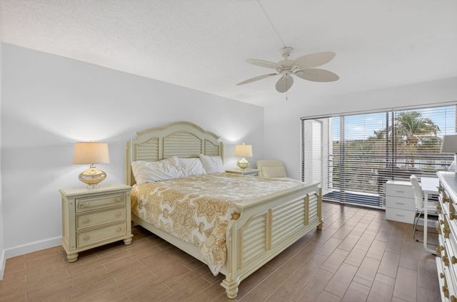 5851 Camino Del Sol 402, Boca Raton, FL 33433