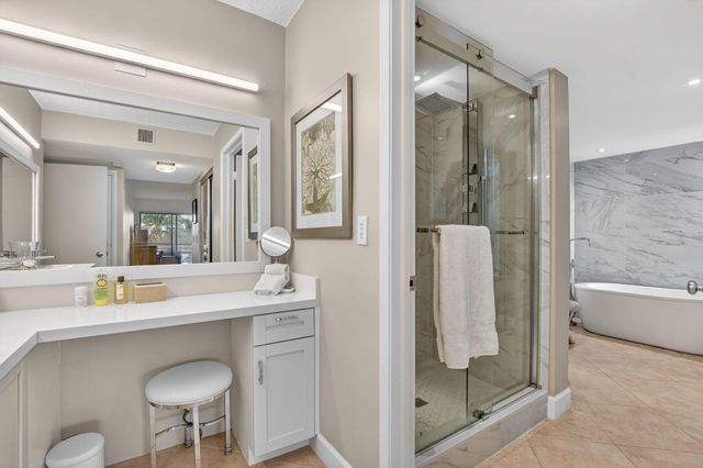 5851 Camino Del Sol 402, Boca Raton, FL 33433