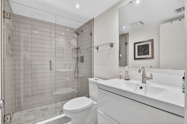 5851 Camino Del Sol 402, Boca Raton, FL 33433