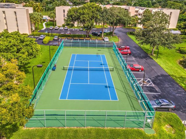 5851 Camino Del Sol 402, Boca Raton, FL 33433