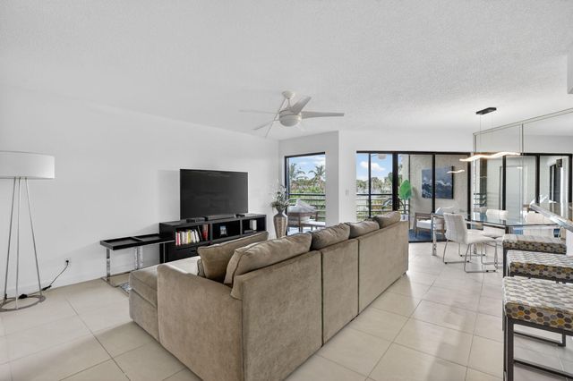5851 Camino Del Sol 402, Boca Raton, FL 33433