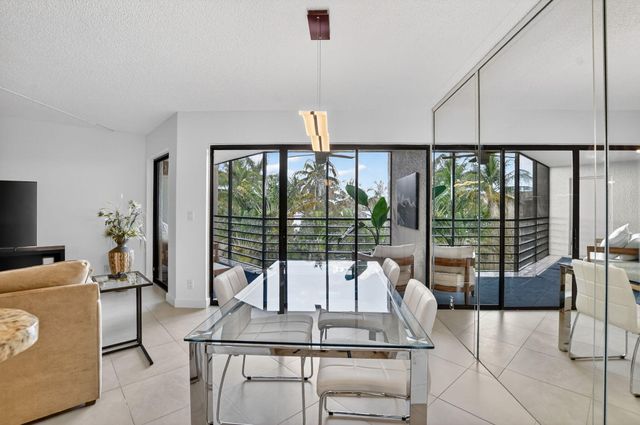 5851 Camino Del Sol 402, Boca Raton, FL 33433