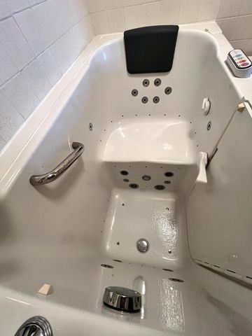 2121 Nicholasville Road Unit 606, Lexington, KY 40503