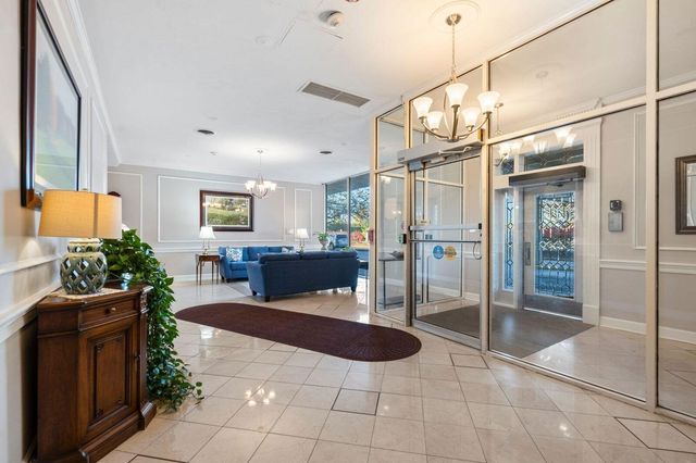 2121 Nicholasville Road Unit 606, Lexington, KY 40503