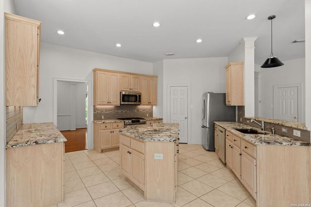 28219 Heritage Trl, Boerne, TX 78015