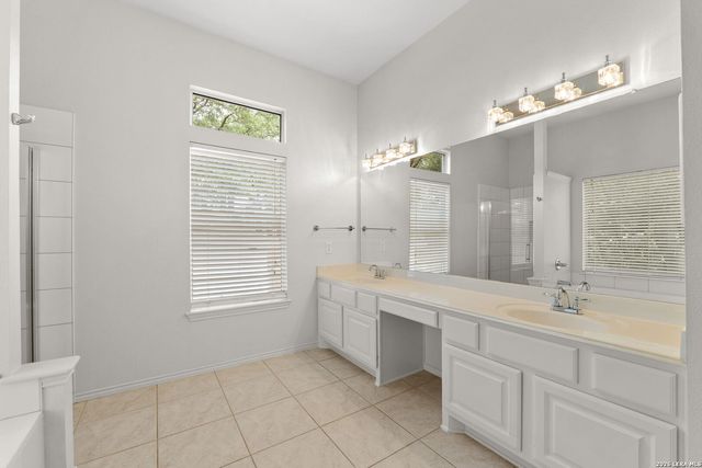 28219 Heritage Trl, Boerne, TX 78015