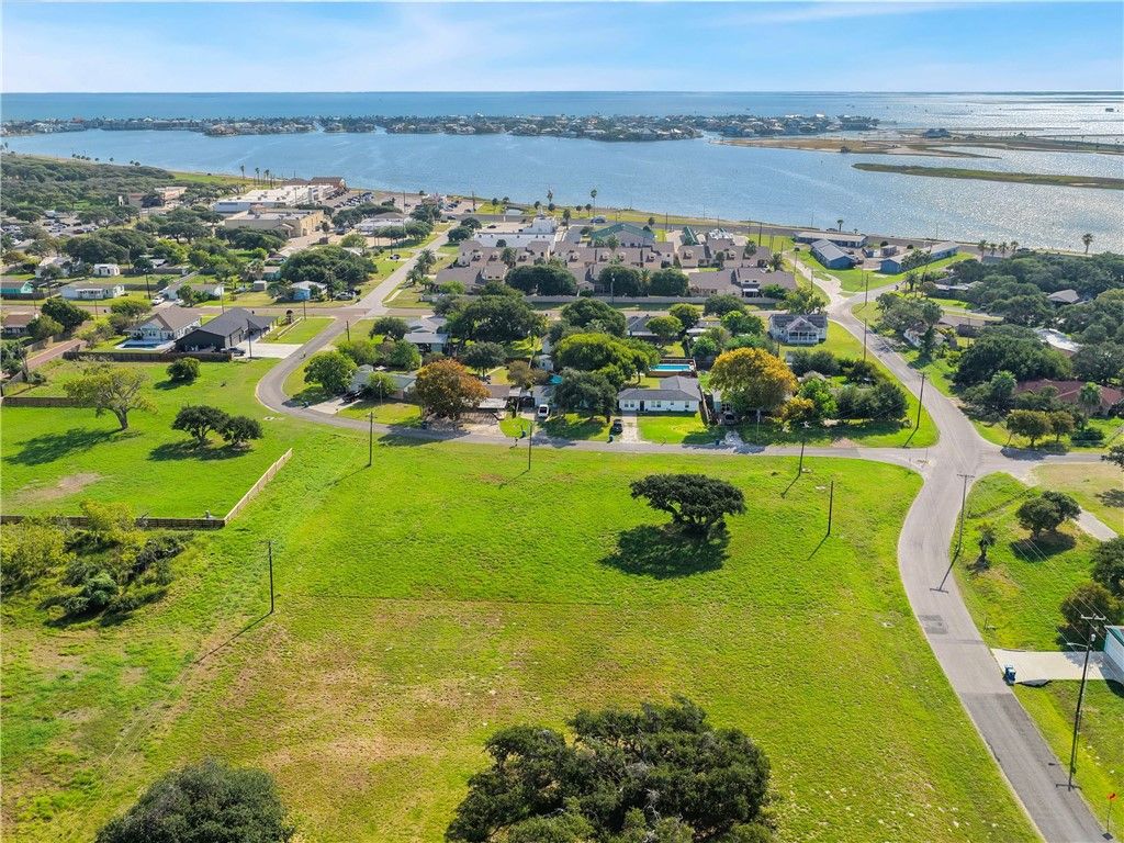 1215 Lady Claire St, Rockport, TX 78382 — photo 3