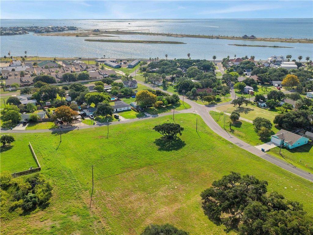 1215 Lady Claire St, Rockport, TX 78382 — photo 4