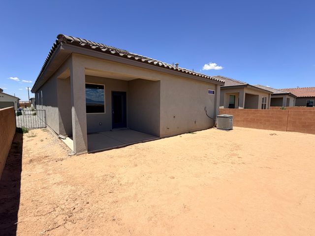 1502 Calle Oeste NW, Los Lunas, NM 87031