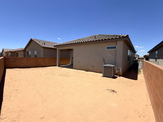 1502 Calle Oeste NW, Los Lunas, NM 87031