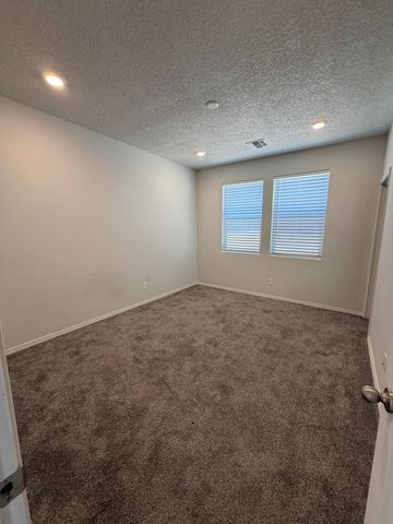 1502 Calle Oeste NW, Los Lunas, NM 87031