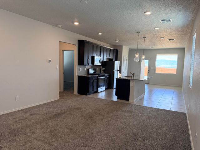 1502 Calle Oeste NW, Los Lunas, NM 87031