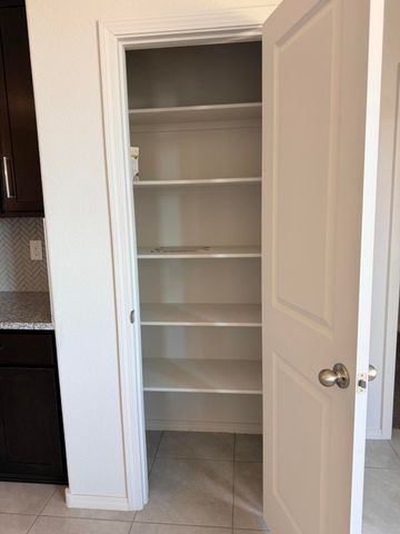 1502 Calle Oeste NW, Los Lunas, NM 87031