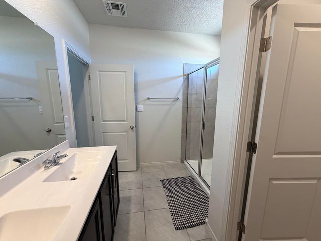 1502 Calle Oeste NW, Los Lunas, NM 87031