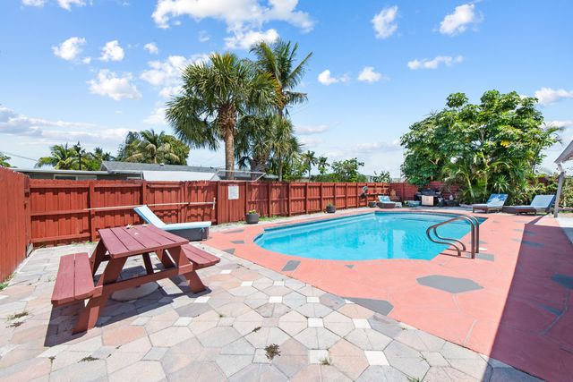 2300 NE 12th Avenue, Pompano Beach, FL 33064