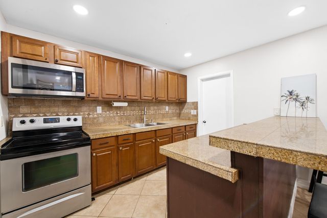 2300 NE 12th Avenue, Pompano Beach, FL 33064