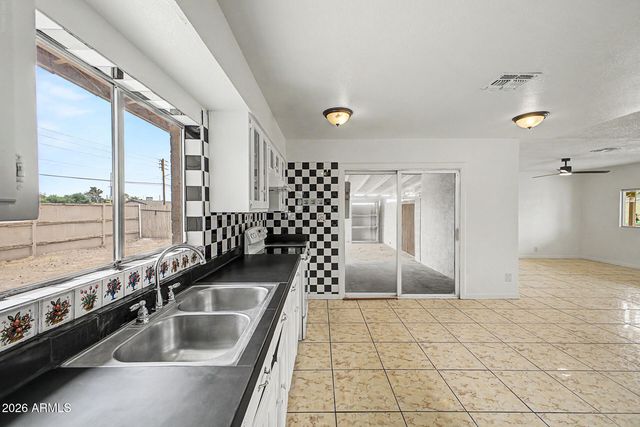 5536 W LA REATA Avenue, Phoenix, AZ 85035
