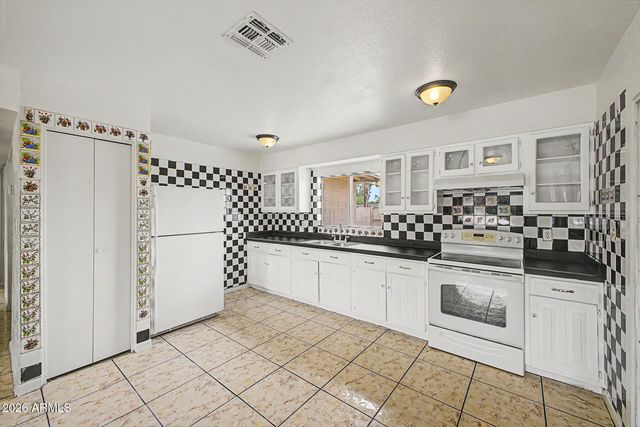 5536 W LA REATA Avenue, Phoenix, AZ 85035