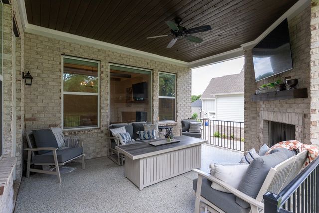 661 Concord Dr, Gallatin, TN 37066