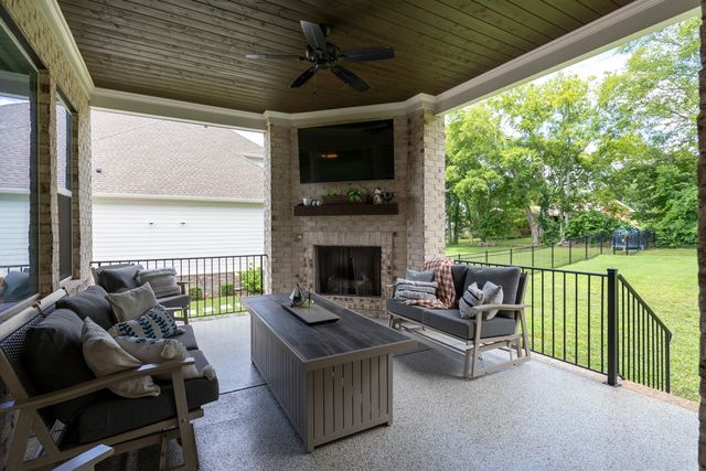 661 Concord Dr, Gallatin, TN 37066