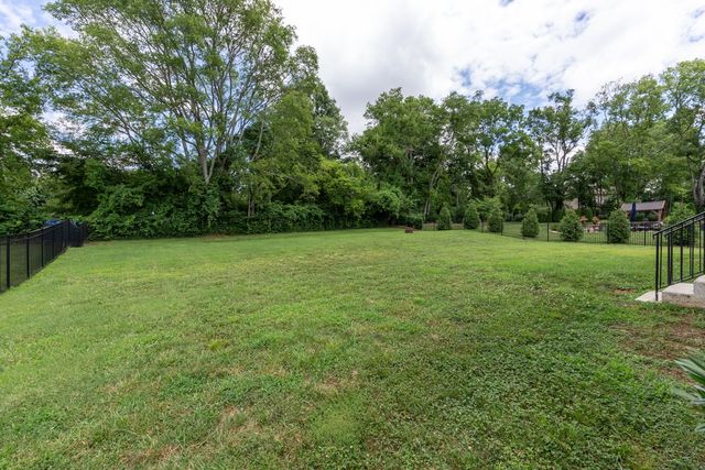 661 Concord Dr, Gallatin, TN 37066