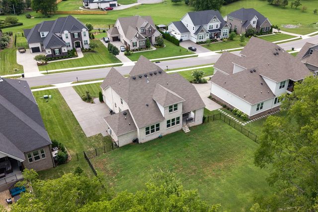 661 Concord Dr, Gallatin, TN 37066