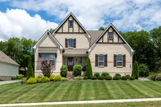 661 Concord Dr, Gallatin, TN 37066