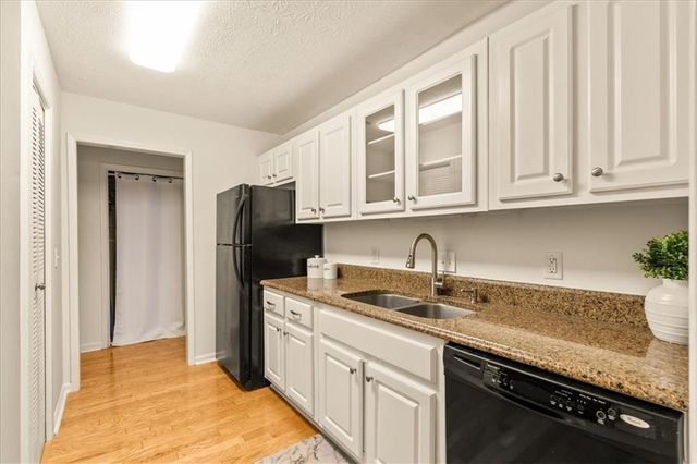 1009 Lake Pointe Circle, Roswell, GA 30075