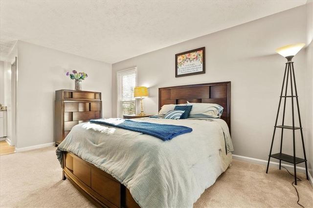 1009 Lake Pointe Circle, Roswell, GA 30075