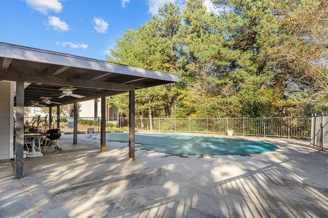 1009 Lake Pointe Circle, Roswell, GA 30075