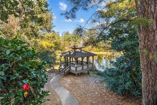 1009 Lake Pointe Circle, Roswell, GA 30075