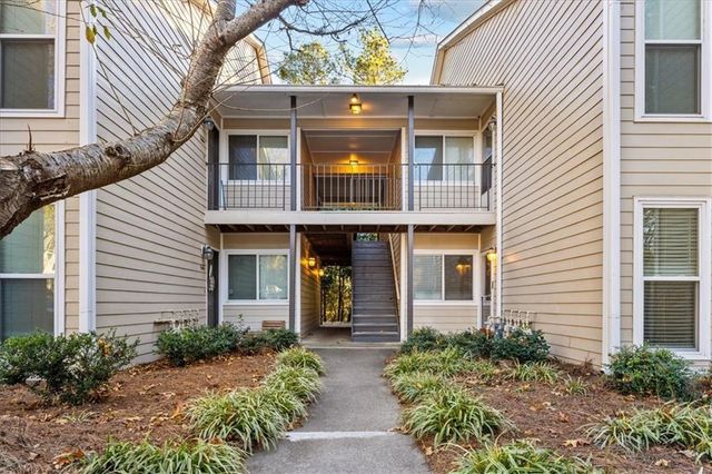 1009 Lake Pointe Circle, Roswell, GA 30075