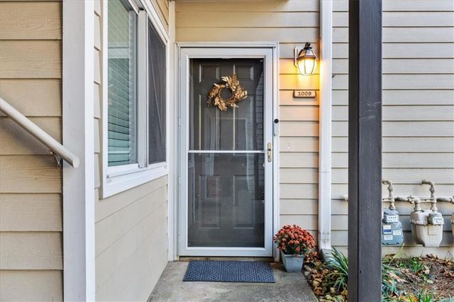 1009 Lake Pointe Circle, Roswell, GA 30075