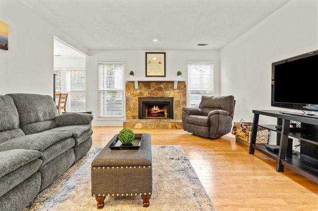 1009 Lake Pointe Circle, Roswell, GA 30075