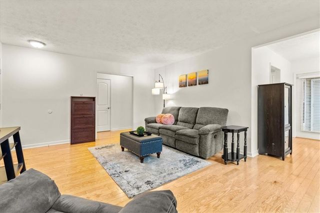 1009 Lake Pointe Circle, Roswell, GA 30075