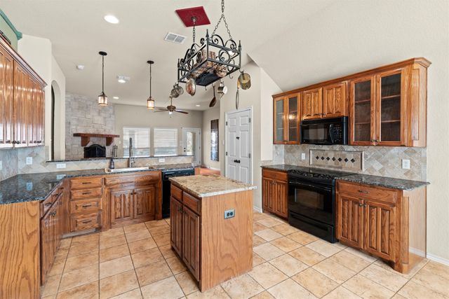 10712 Greenview Court, Benbrook, TX 76126