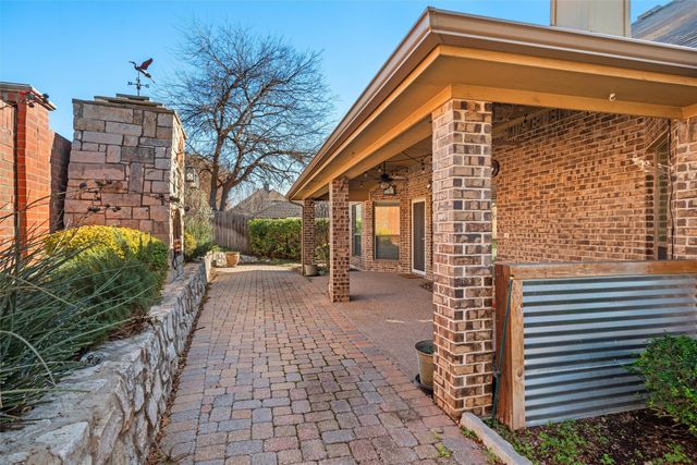 10712 Greenview Court, Benbrook, TX 76126