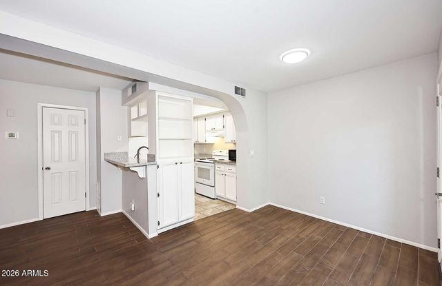 812 E EUGIE Avenue, Phoenix, AZ 85022