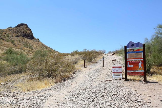 812 E EUGIE Avenue, Phoenix, AZ 85022