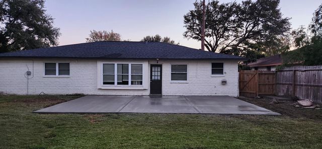 11614 Brookledge Drive, Houston, TX 77099