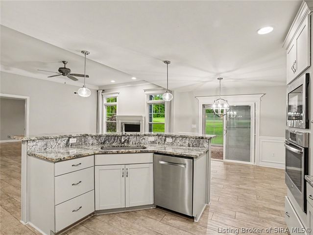 1612 Pine Valley Way, Henryville, IN 47126