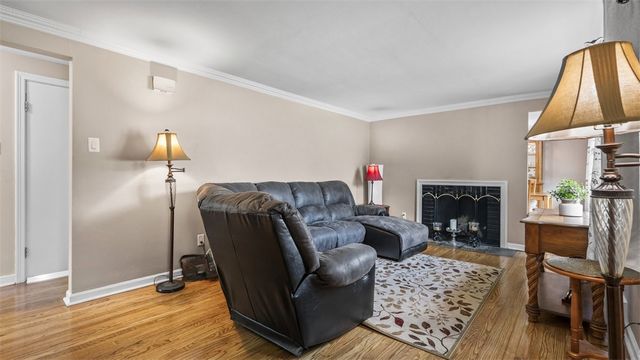 341 E MCMURRAY RD, Peters Twp, PA 15317