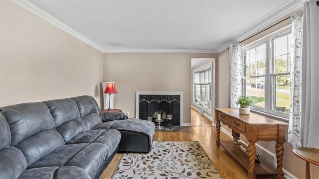 341 E MCMURRAY RD, Peters Twp, PA 15317