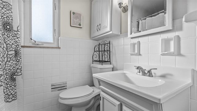 341 E MCMURRAY RD, Peters Twp, PA 15317